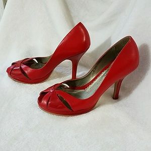 Red sexi heels.